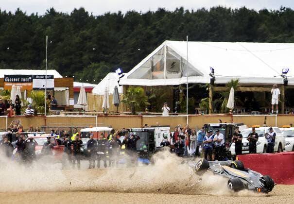 NORTHAMPTON Guanyu Zhou 24 driving the Alfa Romeo C40 crashes during the F1 Grand Prix of Great Britain at Silverstone on July 3, 2022 in Northampton, England REMKO DE WAAL F1 Grand Prix of Great Britain 2022 xVIxANPxSportx xxANPxIVx 451279318 originalFilename: 451279318.jpg