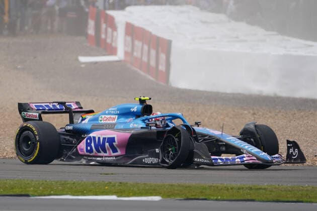 FORMULA 1 LENOVO BRITISH GRAND PRIX 2022, 03 07 2022 Guanyu Zhou 24 (CHI), Alfa Romeo C42 crash Esteban Ocon 31 (FRA), Alpine A522 damage during the FORMULA 1 LENOVO BRITISH GRAND PRIX at Silverstone Circuit, Silverstone, United Kingdom on 3 July 2022 Editorial Use Only Copyright: xEleanorxHoadx ESM-0560-0022