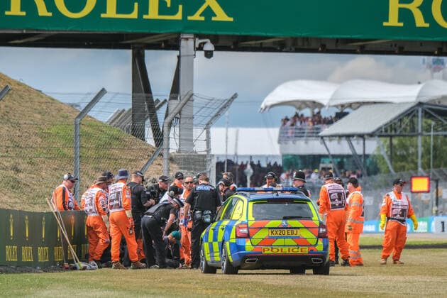 People storm the track, British Grand Prix, Silverstone, motorsport, Formula 1, British Grand Prix, Silverstone, motorsport, Formula 1 Towcester Copyright: xEibner-Pressefotox