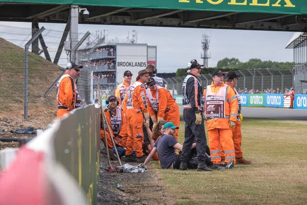 People storm the track, British Grand Prix, Silverstone, motorsport, Formula 1, British Grand Prix, Silverstone, motorsport, Formula 1 Towcester Copyright: xEibner-Pressefotox