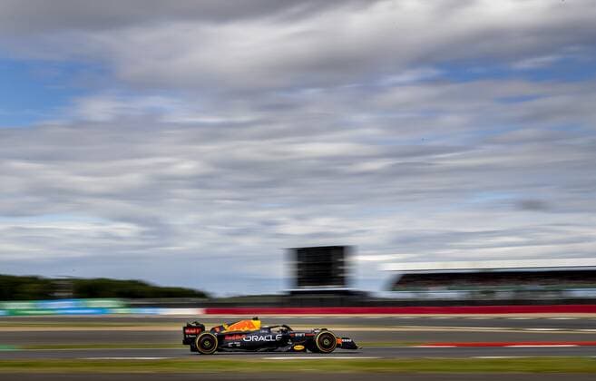 NORTHAMPTON Max Verstappen 1 with the Oracle Red Bull Racing RB18 Honda during the F1 Grand Prix of Great Britain at Silverstone on July 3, 2022 in Northampton, England REMKO DE WAAL F1 Grand Prix of Great Britain 2022 xVIxANPxSportx xxANPxIVx 451281351 originalFilename: 451281351.jpg