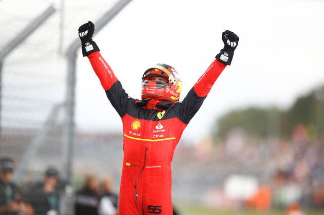 SAINZ Carlos (spa), Scuderia Ferrari F1-75, portrait celebrates his victory during the Formula 1 Lenovo British Grand Prix 2022, 10th round of the 2022 FIA Formula One World Championship, WM, Weltmeisterschaft on the Silverstone Circuit, from July 1 to 3, 2022 in Silverstone, United Kingdom - F1 - BRITISH GRAND PRIX 2022 - RACE DPPI Panoramic  _B3_9516