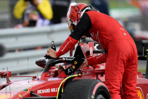 F1 Grand Prix of Great Britain NORTHAMPTON, ENGLAND - 3 July: Charles Leclerc of Monaco and Ferrari congratulations to Carlos Sainz of Spain and Scuderia Ferrari by the victory after the race of the F1 Grand Prix of Great Britain at Silverstone on July 3, 2022 in Northampton, United Kingdom. Northampton England  Copyright: xJosexBretonx originalFilename:breton-f1grandp220703_npliT.jpg