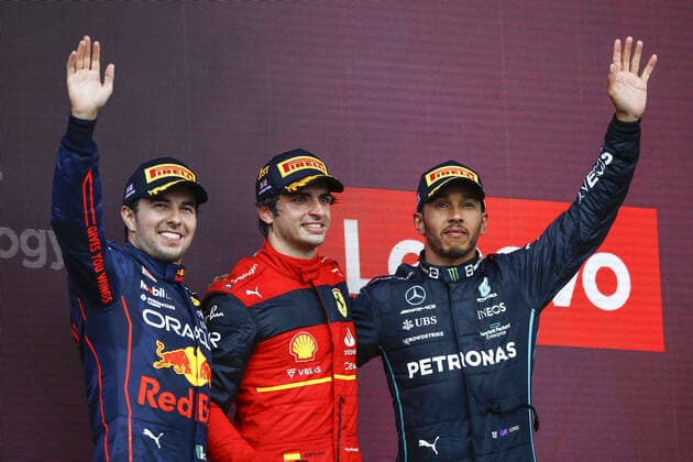 SAINZ Carlos (spa), Scuderia Ferrari F1-75, portrait celebration podium PEREZ Sergio (mex), Red Bull Racing RB18, portrait HAMILTON Lewis (gbr), Mercedes AMG F1 Team W13, portrait during the Formula 1 Lenovo British Grand Prix 2022, 10th round of the 2022 FIA Formula One World Championship, WM, Weltmeisterschaft on the Silverstone Circuit, from July 1 to 3, 2022 in Silverstone, United Kingdom - F1 - BRITISH GRAND PRIX 2022 - RACE DPPI Panoramic 00122025__B3_9755