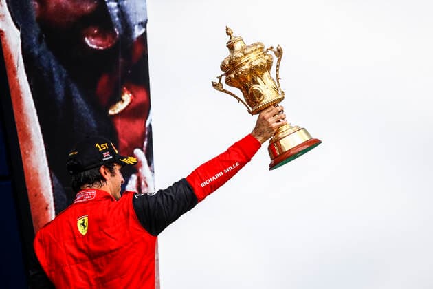 SAINZ Carlos (spa), Scuderia Ferrari F1-75, portrait celebration podium during the Formula 1 Lenovo British Grand Prix 2022, 10th round of the 2022 FIA Formula One World Championship, WM, Weltmeisterschaft on the Silverstone Circuit, from July 1 to 3, 2022 in Silverstone, United Kingdom - F1 - BRITISH GRAND PRIX 2022 - RACE DPPI Panoramic  00122025__B3_9810