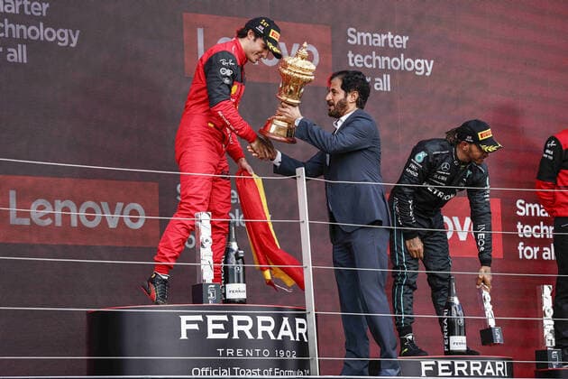 SAINZ Carlos (spa), Scuderia Ferrari F1-75, portrait celebration podium BEN SULAYEM Mohammed (uae), President of the FIA, portrait during the Formula 1 Lenovo British Grand Prix 2022, 10th round of the 2022 FIA Formula One World Championship, WM, Weltmeisterschaft on the Silverstone Circuit, from July 1 to 3, 2022 in Silverstone, United Kingdom - F1 - BRITISH GRAND PRIX 2022 - RACE DPPI Panoramic 00122025__R5_8219