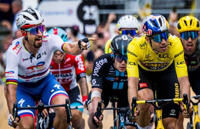 Sport Bilder des Tages Slovak Peter Sagan of Total Direct Energie and Belgian Wout Van Aert of Team Jumbo-Visma reacts during stage three of the Tour de France cycling race, 182km from Vejle to Sonderborg, Denmark on Sunday 03 July 2022. This year s Tour de France takes place from 01 to 24 July 2022 and starts with three stages in Denmark. JASPERxJACOBS  x36978689x