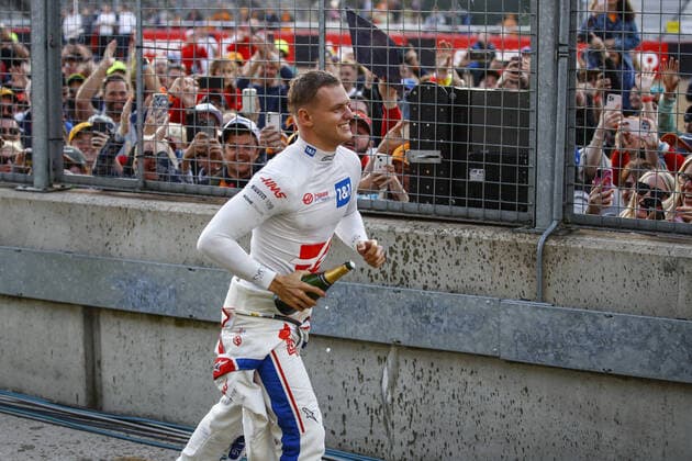 SCHUMACHER Mick (ger), Haas F1 Team VF-22 Ferrari, portrait celebration during the Formula 1 Lenovo British Grand Prix 2022, 10th round of the 2022 FIA Formula One World Championship, WM, Weltmeisterschaft on the Silverstone Circuit, from July 1 to 3, 2022 in Silverstone, United Kingdom - F1 - BRITISH GRAND PRIX 2022 - RACE DPPI Panoramic  00122025__B3_9846