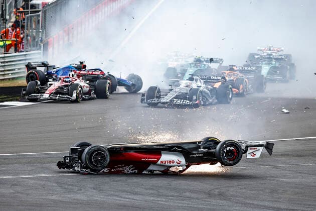 Crash of 24 Guanyu Zhou CHN, Alfa Romeo F1 Team ORLEN at the start, F1 Grand Prix of Great Britain at Silverstone Circuit on July 3, 2022 in Silverstone, United Kingdom Photo by HOCH ZWEI Silverstone United Kingdom
