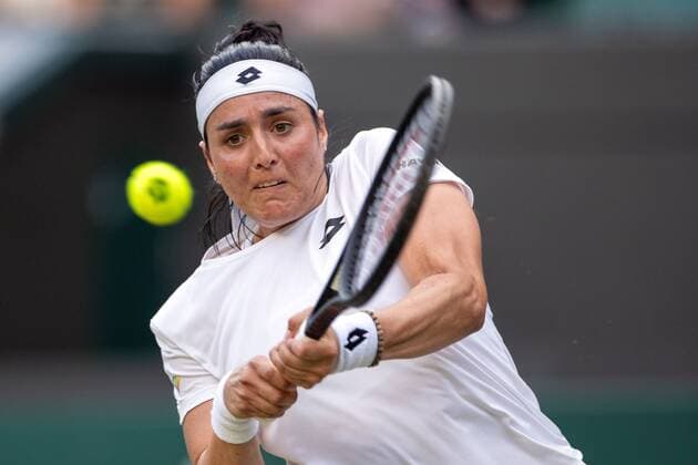 Mandatory Credit: Photo by Ella Ling Shutterstock (13012853go) Ons Jabeur during her fourth round match Wimbledon Tennis Championships, Day 7, The All England Lawn Tennis and Croquet Club, London, UK - 03 Jul 2022 Wimbledon Tennis Championships, Day 7, The All England Lawn Tennis and Croquet Club, London, UK - 03 Jul 2022  Copyright: xEllaxLing Shutterstockx 13012853go