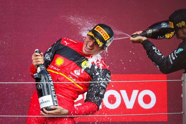 SAINZ Carlos (spa), Scuderia Ferrari F1-75, HAMILTON Lewis (gbr), Mercedes AMG F1 Team W13, portrait podium during the Formula 1 Lenovo British Grand Prix 2022, 10th round of the 2022 FIA Formula One World Championship, WM, Weltmeisterschaft on the Silverstone Circuit, from July 1 to 3, 2022 in Silverstone, United Kingdom - F1 - BRITISH GRAND PRIX 2022 - RACE DPPI Panoramic  20220703_GOOD1675
