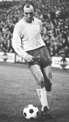 Aus Saison 1967 68 Eintracht Braunschweig - VfB Stuttgart 2:1 am 20.01.1968. Im Foto: Joachim Bäse von BS. *** From season 1967 68 Eintracht Braunschweig VfB Stuttgart 2 1 on 20 01 1968 In photo Joachim Bäse of BS