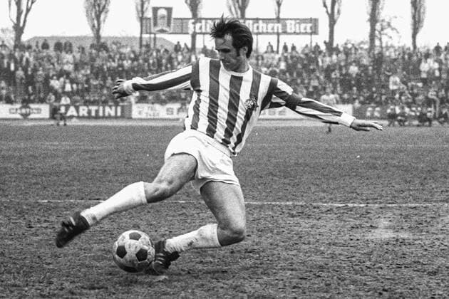 Wolfgang Overath 1. FC Köln im Spiel Eintr. Brschwg.-1.FC Köln 2:1 am 03.05.1969. *** Wolfgang Overath 1 FC Köln in the match Eintr Brschwg 1 FC Köln 2 1 on 03 05 1969