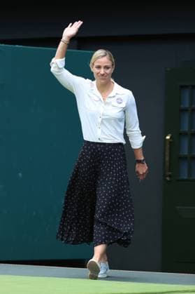 Tennis Wimbledon Tag 7 3. Juli 2022 Tennis Wimbledon Tag 7 Die ehemalige Wimbledon-Siegerin Angelique Kerber betritt den Centre Court Foto Simon Stacpoole Abseits London UK  Copyright: xSimonxStacpoolexOffside