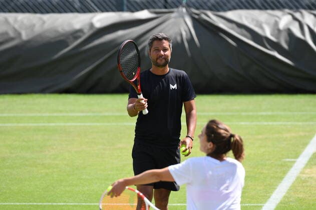 Tennis - Wimbledon 2022 - Nicolas Beuque entraineur de Alize Cornet - France TENNIS : Wimbledon 2022 - England - 04 07 2022 ChrysleneCaillaud Panoramic 