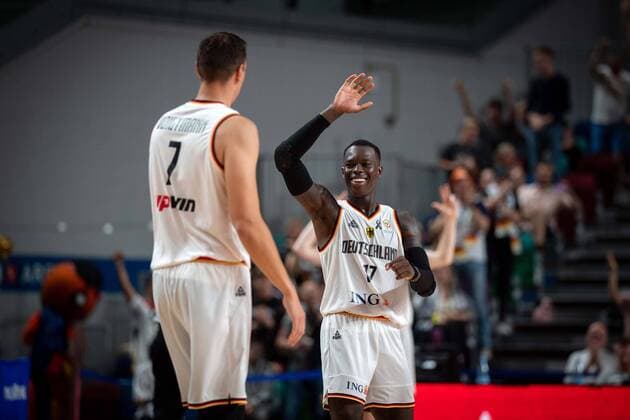 Basketball Bremen 03 07 2022 FIBA Basketball Worldcup European Qualifiers Germany GER Poland POL Dennis Schröder Schroeder Germany, No 17 Schröder Schroder cheering Johannes Voigtmann Germany, No 07
