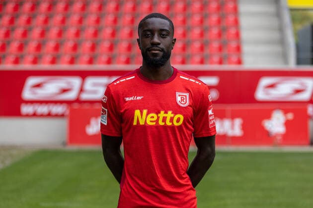Prince Osei Owusu SSV Jahn Regensburg 2 BL, portrait date 2022 2023