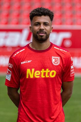 Leon Guwara SSV Jahn Regensburg 2 BL, portrait date 2022 2023