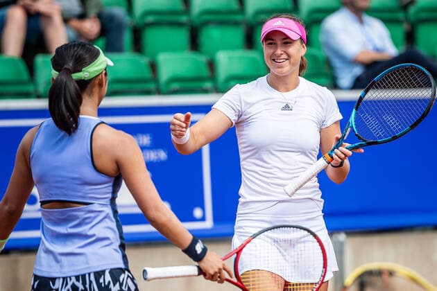 220704 Misaki Doi, Japan, and Rebecca Peterson, Sweden, cheer on day 1 of the WTA Nordea Open on July 4, 2022 in Bastad,  Copyright: CHRISTOFFERxBORGxMATTISSON BB220704CB142