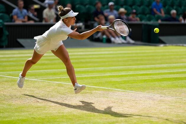 Mandatory Credit: Photo by Dave Shopland Shutterstock (13012860cj) Simona Halep during her fourth round match Wimbledon Tennis Championships, Day 8, The All England Lawn Tennis and Croquet Club, London, UK - 04 Jul 2022 Wimbledon Tennis Championships, Day 8, The All England Lawn Tennis and Croquet Club, London, UK - 04 Jul 2022  Copyright: xDavexShopland Shutterstockx 13012860cj