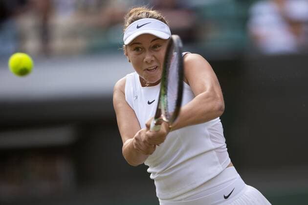 Mandatory Credit: Photo by Ella Ling Shutterstock (13012858ek) Amanda Anisimova during his fourth round match Wimbledon Tennis Championships, Day 8, The All England Lawn Tennis and Croquet Club, London, UK - 04 Jul 2022 Wimbledon Tennis Championships, Day 8, The All England Lawn Tennis and Croquet Club, London, UK - 04 Jul 2022  Copyright: xEllaxLing Shutterstockx 13012858ek