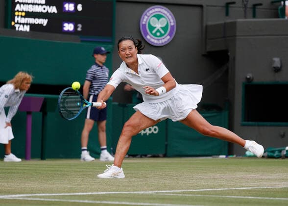 4th July 2022, All England Lawn Tennis and Croquet Club, London, England; Wimbledon Tennis tournament; Harmony Tan (FRA) plays a forehand to Amanda Anisimova (USA)  ActionPlus12405156 JohnxPatrickxFletcher