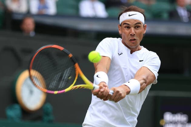 Tennis Wimbledon Tag 7 3. Juli 2022 Tennis Wimbledon Tag 7 Rafael Nadal ESP in Aktion gegen Botic Van De Zandschlup NED während ihres Gentlemen s Singles Achtelfinalspiels Foto Simon Stacpoole Offside London UK  Copyright: xSimonxStacpoolexOffside