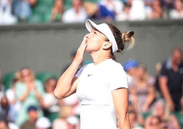 Roumanian Simon Halep in action in her fourth round match against Spain s Paula Badosa on day eight of the 2022 Wimbledon championships in London on Monday, July 04, 2022. Halep won the match 6-1,6-2.  LON2022070448 HUGOxPHILPOTT