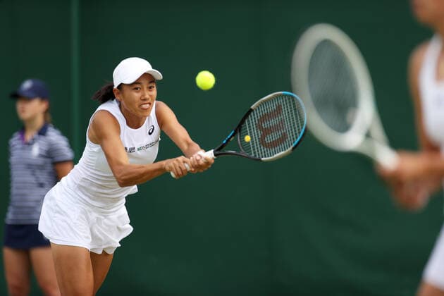 (220705) -- LONDON, July 5, 2022 -- Zhang Shuai (L) of China Elise Mertens of Belgium compete during the women s doubles third round match between Zhang Shuai of China Elise Mertens of Belgium and Nadiia Kichenok of Ukraine Raluca Olaru of Romania at Wimbledon Tennis Championship in London, Britain, on July 4, 2022. ) (SP)BRITAIN-LONDON-TENNIS-WIMBLEDON-WOMEN S DOUBLES LixYing 