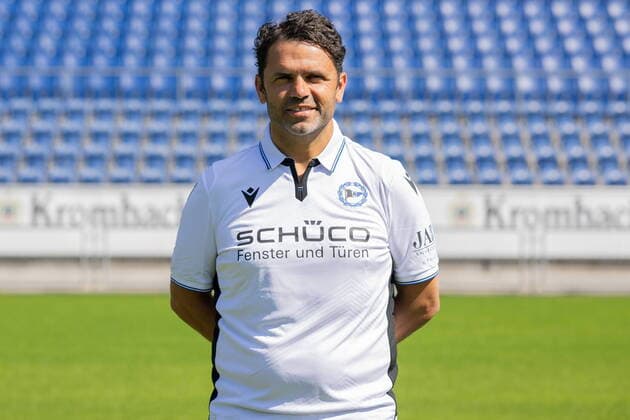 GER, official portrait date Arminia Bielefeld 04 07 2022, Schueco Arena , Bielefeld, GER, official portrait date Arminia Bielefeld Uli Forte coach Arminia Bielefeld ; Photographer: Teresa Kröger Nordphoto nordphotoxGmbHxx xKroeger nph00008
