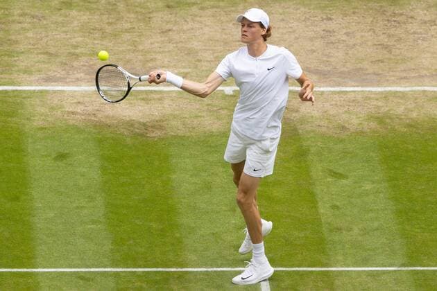Mandatory Credit: Photo by Ella Ling Shutterstock (13012864v) Jannik Sinner during his quarter final match Wimbledon Tennis Championships, Day 9, The All England Lawn Tennis and Croquet Club, London, UK - 05 Jul 2022 Wimbledon Tennis Championships, Day 9, The All England Lawn Tennis and Croquet Club, London, UK - 05 Jul 2022  Copyright: xEllaxLing Shutterstockx 13012864v