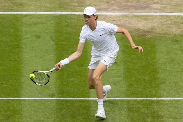 Mandatory Credit: Photo by Ella Ling Shutterstock (13012864aj) Jannik Sinner during his quarter final match Wimbledon Tennis Championships, Day 9, The All England Lawn Tennis and Croquet Club, London, UK - 05 Jul 2022 Wimbledon Tennis Championships, Day 9, The All England Lawn Tennis and Croquet Club, London, UK - 05 Jul 2022  Copyright: xEllaxLing Shutterstockx 13012864aj