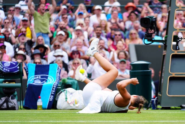 Mandatory Credit: Photo by Javier Garcia Shutterstock (13012869ba) Jule Niemeier takes a tumble during her quarter-final match Wimbledon Tennis Championships, Day 9, The All England Lawn Tennis and Croquet Club, London, UK - 05 Jul 2022 Wimbledon Tennis Championships, Day 9, The All England Lawn Tennis and Croquet Club, London, UK - 05 Jul 2022  Copyright: xJavierxGarcia Shutterstockx 13012869ba