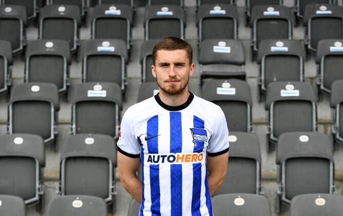 Jonjoe Kenny Hertha BSC Hertha BSC 1 Bundesliga, Porträttermin 2022 2023, 05 07 2022, Copyright: xSebastianxRäppoldx xMatthiasxKox