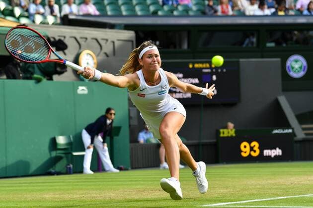Mandatory Credit: Photo by James Veysey Shutterstock (13012868gq) Marie Bouzkova during her quarter final match Wimbledon Tennis Championships, Day 9, The All England Lawn Tennis and Croquet Club, London, UK - 05 Jul 2022 Wimbledon Tennis Championships, Day 9, The All England Lawn Tennis and Croquet Club, London, UK - 05 Jul 2022  Copyright: xJamesxVeysey Shutterstockx 13012868gq