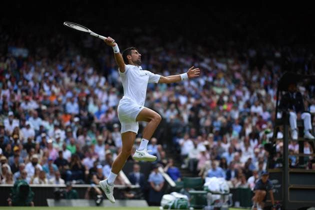 Sport Bilder des Tages Novak Djokovic (Ser) TENNIS : Wimbledon 2022 : 05 07 2022 AntoineCouvercelle Panoramic 
