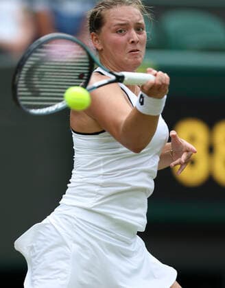 (220706) -- LONDON, July 6, 2022 -- Jule Niemeier of Germany hits a return during the women s singles quarter-final match against her compatriot Tatjana Maria at Wimbledon Tennis Championship in London, Britain, on July 5, 2022. ) (SP)BRITAIN-LONDON-TENNIS-WIMBLEDON-WOMEN S SINGLES-QUARTERFINALS HanxYan 