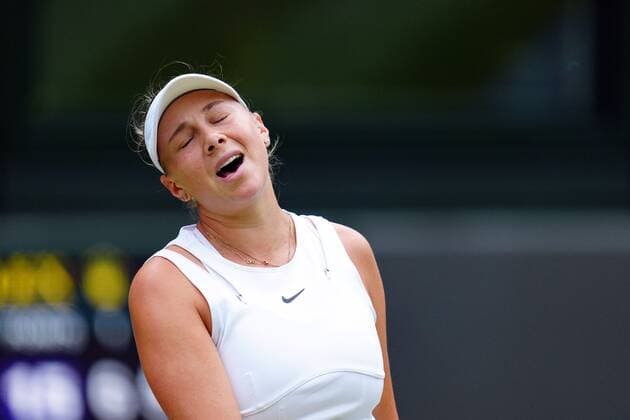 Mandatory Credit: Photo by Javier Garcia Shutterstock (13018042cv) Amanda Anisimova reacts during her quarter-final match Wimbledon Tennis Championships, Day 10, The All England Lawn Tennis and Croquet Club, London, UK - 06 Jul 2022 Wimbledon Tennis Championships, Day 10, The All England Lawn Tennis and Croquet Club, London, UK - 06 Jul 2022  Copyright: xJavierxGarcia Shutterstockx 13018042cv