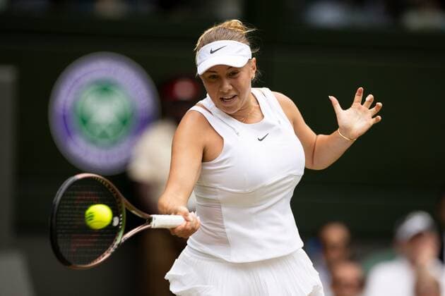 Mandatory Credit: Photo by Ella Ling Shutterstock (13018040m) Amanda Anisimova during her quarter final match Wimbledon Tennis Championships, Day 10, The All England Lawn Tennis and Croquet Club, London, UK - 06 Jul 2022 Wimbledon Tennis Championships, Day 10, The All England Lawn Tennis and Croquet Club, London, UK - 06 Jul 2022  Copyright: xEllaxLing Shutterstockx 13018040m
