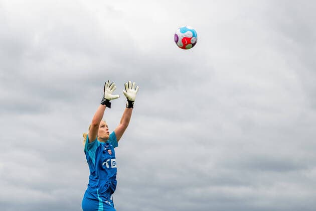 220706 Goalkeeper Guro Pettersen of the Norwegian national football team at a training session during the UEFA Womens Euro 2022 Championship on July 6, 2022 in Brighton Photo Vegard Grott BILDBYRAN kod VG VG0311 training practice training training training norway norway dam day1,  Copyright: VEGARDxGRoTT BB220706VG002