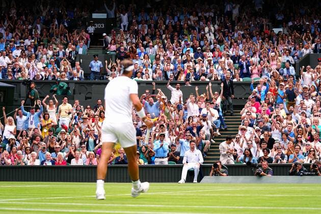 Mandatory Credit: Photo by Javier Garcia Shutterstock (13018042hu) The crowd go wild as Rafael Nadal wins the second set during his quarter-final match Wimbledon Tennis Championships, Day 10, The All England Lawn Tennis and Croquet Club, London, UK - 06 Jul 2022 Wimbledon Tennis Championships, Day 10, The All England Lawn Tennis and Croquet Club, London, UK - 06 Jul 2022  Copyright: xJavierxGarcia Shutterstockx 13018042hu
