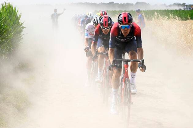 ARENBERG - PORTE DU HAINAUT, FRANCE - JULY 06 : INEOS riders during stage 5 of the 109th edition of the 2022 Tour de France cycling race, a stage of 155 kms with start in Lille Metropole and finish in Arenberg - Porte Du Hainaut on July 06, 2022 in Arenberg - Porte Du Hainaut, France, 6 07 2022 ( Motordriver Kenny Verfaillie - Tour de France 2022 - Stage 05 PhotoNews Panoramic 