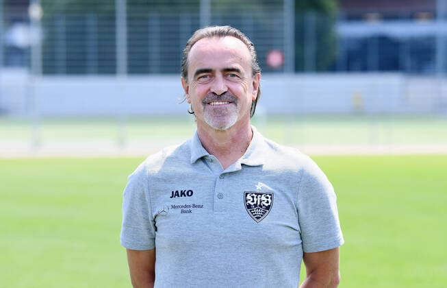 FUSSBALL 1 BUNDESLIGA SAISON 2022 2023 05 07 2022 photo opportunity at VfB Stuttgart on the training ground team manager Guenther Schaefer