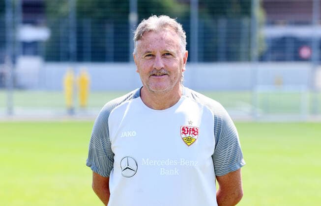 FUSSBALL 1 BUNDESLIGA SAISON 2022 2023 05 07 2022 Photo session with VfB Stuttgart on the training ground Therapist Gerhard Woern