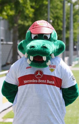 FUSSBALL 1 BUNDESLIGA SAISON 2022 2023 05 07 2022 photo opportunity at VfB Stuttgart on the training ground mascot Fritzle