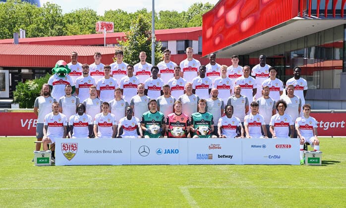 FUSSBALL 1 BUNDESLIGA SAISON 2022 2023 05 07 2022 Photo session at VfB Stuttgart on the training ground Team photo Darko Churlinov, Tanguy Coulibaly, Philipp Klement, Alou Kuol, goalkeeper Fabian Bredlow, Goalkeeper Florian Mueller, Goalkeeper Florian Schock, Mohamed Sankoh, Laurin Ulrich Enzo Millot, Oemer Faruk Beyaz 1 row down from left Dino Poimann, Max Lesser, Marcus Fregin, Jan Schimpchen, Matthias Schiffers, Martin Franz, Oliver Bartlett, Nathaniel Weiss, Steffen Krebs, Michael Kammermeyer, Michael Wimmer 2 row from left Masottchen Fritzle, Lilian Egloff, Mateo Klimowicz, Tiago Tomas, Naouirou Ahamada, Pascal Stenzel, Clinton Mola, Cjris Führich, Roberto Massimo, Wataru Endo, Orel Magala 3 row from left Nikolas Nartey, Thomas Kastanaras, Hiroki Ito, Waldemar Anton, Dinos Mavropanos, Sasa Kalajdzic, Antonis Aidonis and Silas Mvumpa Katompa 4 row from left