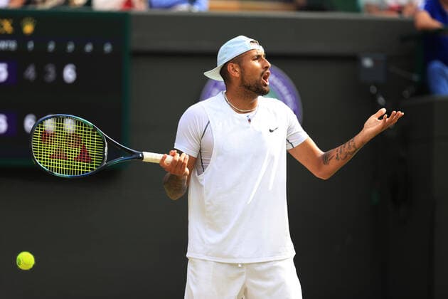 Tennis Wimbledon Tag 10 6. Juli 2022 Tennis Wimbledon Tag 10 Nick Kyrgios gegen Cristian Garin Kyrgios beschwert sich über eine Entscheidung beim Matchball Foto Simon Stacpoole Abseits London UK  Copyright: xSimonxStacpoolexOffside