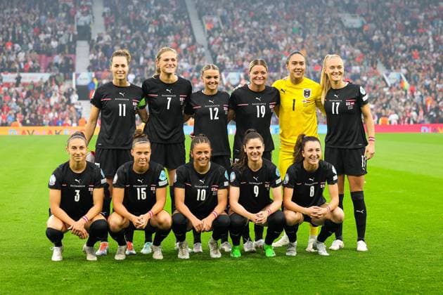 England Women v Austria Women UEFA WOMEN?S EURO 2022 06 07 2022. Group A Austria Women line up during the UEFA WOMEN?S EURO 2022 match between England Women and Austria Women at Old Trafford, Manchester, England on 6 July 2022. Editorial use only , Copyright: xNigelxKeenex PSI-15469-0098