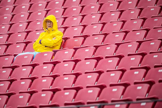 220707 An ashtray with rain jacket sits on the stand during day 4 of the WTA Nordea Open on July 7, 2022 in Bastad,  Copyright: CHRISTOFFERxBORGxMATTISSON BB220707CB019
