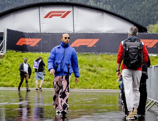SPIELBERG Lewis Hamilton Mercedes arrives at the Red Bull Ring race track ahead of the Austrian Grand Prix ANP SEM VAN DER WAL F1 Grand Prix of Austria Qualifying 2022 xVIxANPxSportx xxANPxIVx 451439836 originalFilename: 451439836.jpg